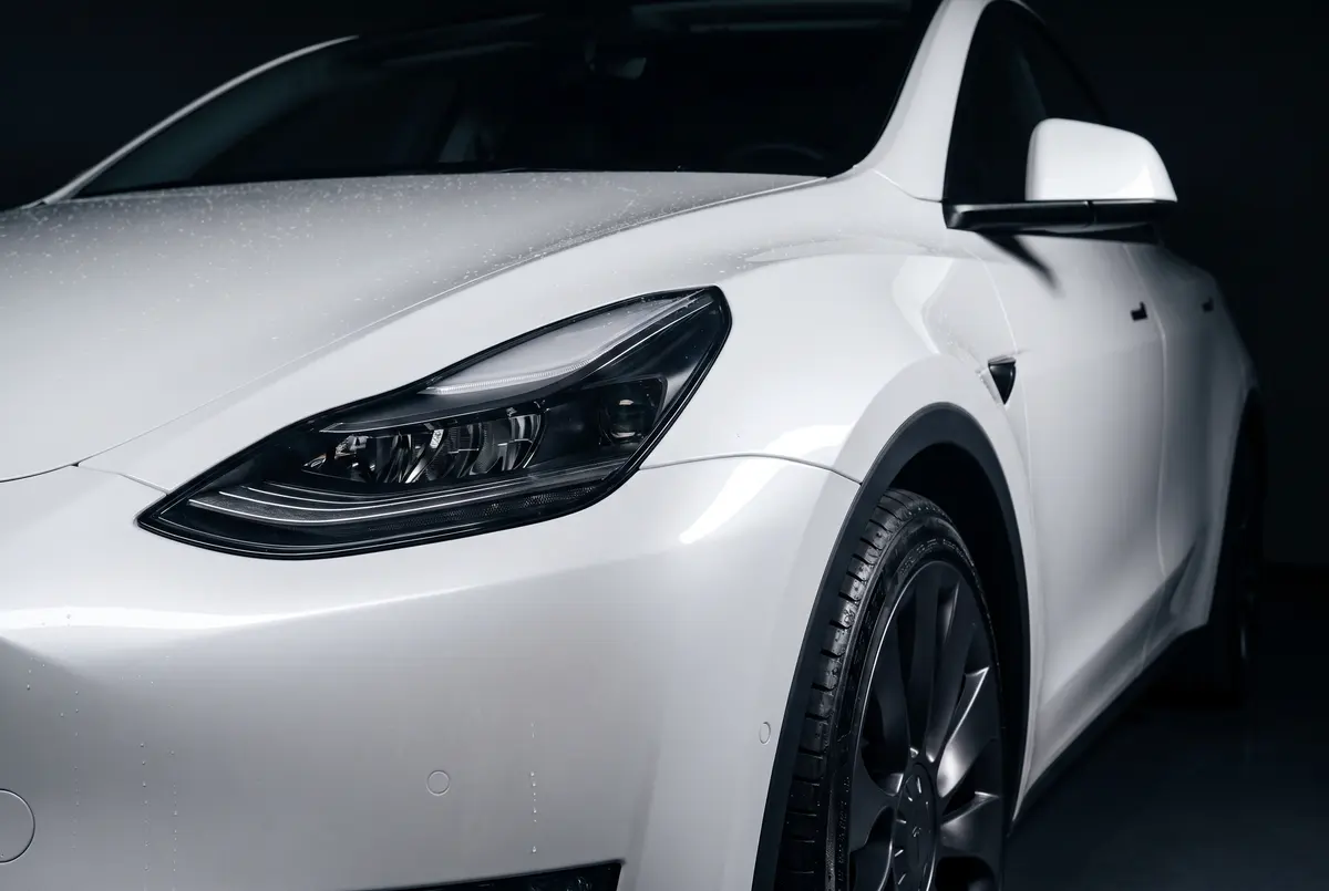 Detail van een Tesla Model Y